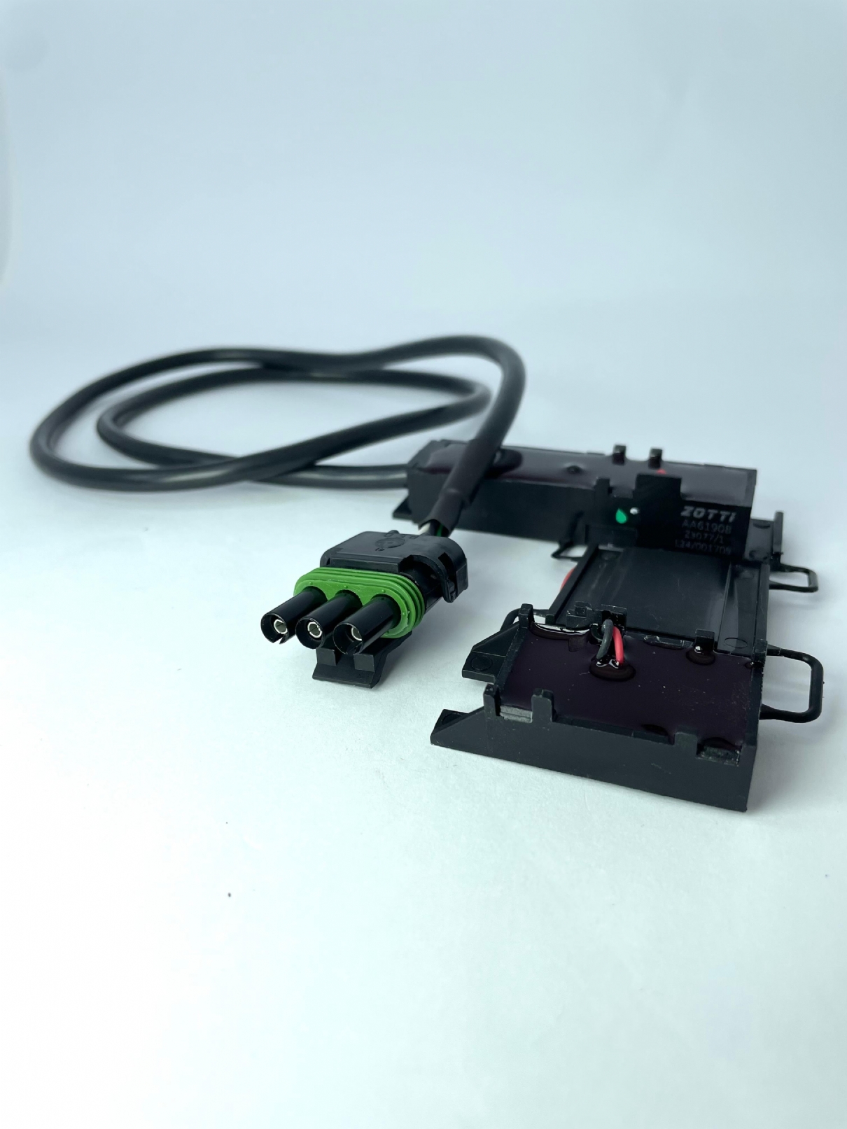 Z3077/1 - Sensor John Deere PM 400: AA61908 / AA58293 / AA58295 / 4555624 / AA41595 / 20260051/ 452440891AS1 / AH132163 JUMIL: 0110101 / 0110082 AGCO / MASSEY FERGUSON / VALTRA: ACX2623770 / ACX3025830